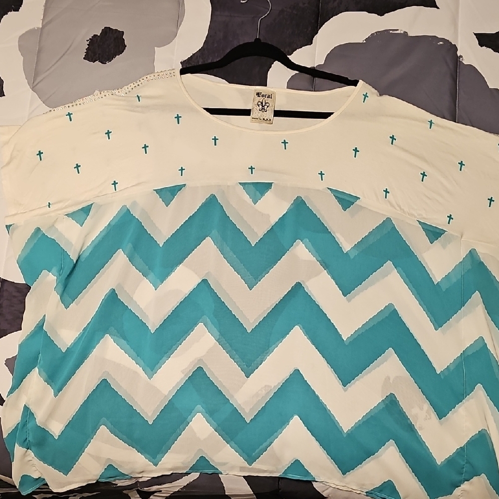 Chevron Patterned Top in Teal and White